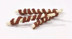 Maced Przysmak Szaszłyk Pałeczki Owinięte jagnięciną dla psa op. 500g