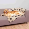 Trixie Kocyk dla psa rozm. 150x100cm kolor beżowy w łapki nr kat. 37181